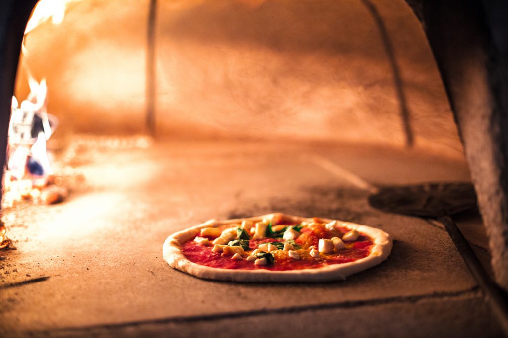 Zalety pieca ogrodowego do pizzy